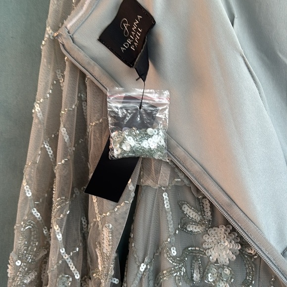 NWT Adrianna Papell Women's Beaded Off-The-Shoulder Dress Size 4 - Picture 5 of 9